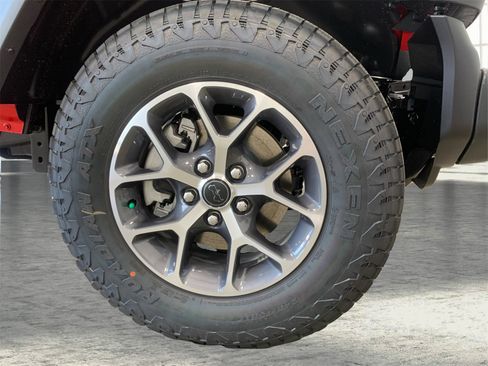 Used 2025 Jeep Wrangler Sport S image 22