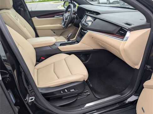 Used 2018 Cadillac XT5 Premium Luxury FWD image 10