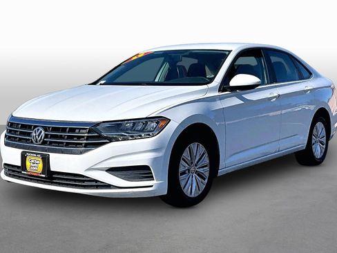Used 2019 Volkswagen Jetta SE FWD image 1