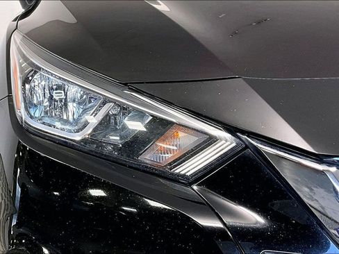 Used 2021 Nissan Versa SV image 28