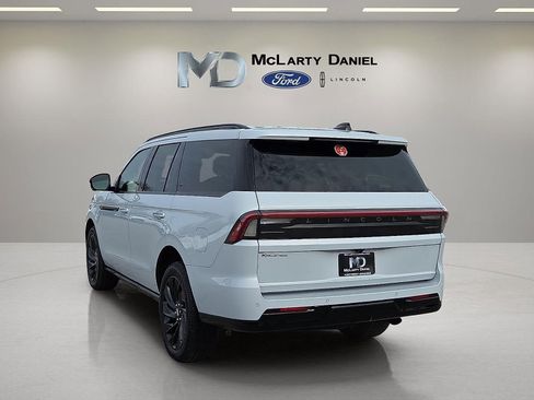 New 2025 Lincoln Navigator Reserve w/ Jet Appearance Package AWD/4WD image 4