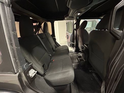 Used 2018 Jeep Wrangler Unlimited Sport S AWD/4WD image 44