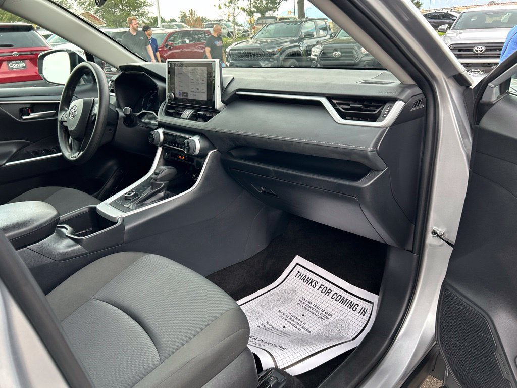 Used 2025 Toyota RAV4 XLE AWD/4WD image 12