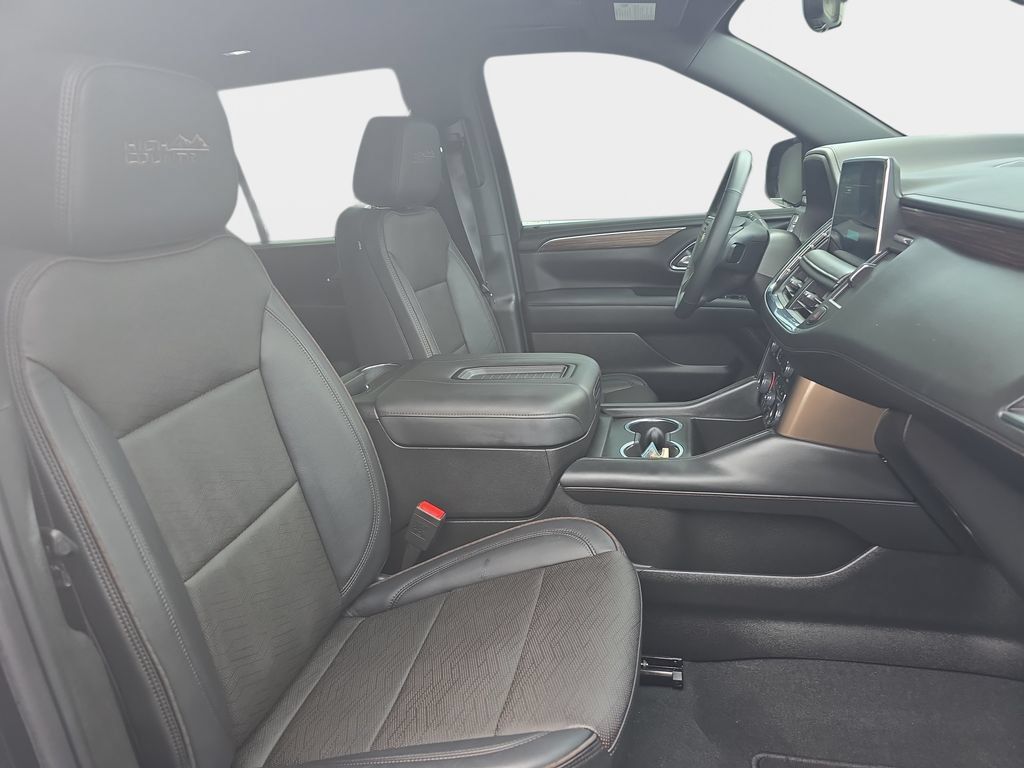 Used 2024 Chevrolet Tahoe High Country AWD/4WD image 12
