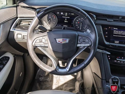 Used 2022 Cadillac XT6 Sport w/ Technology Package AWD/4WD image 2