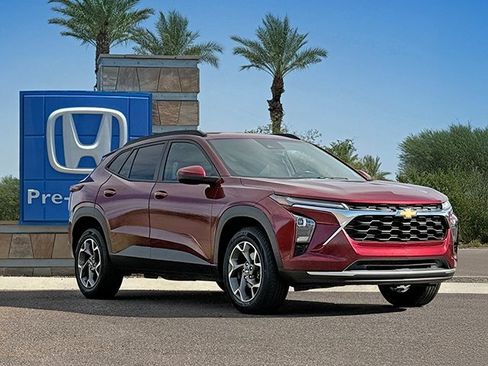 Used 2024 Chevrolet Trax LT w/ Driver Confidence Package image 3