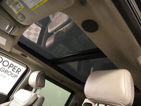 Used 2025 Ford F450 Platinum w/ Platinum Plus Package image 16