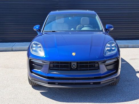 Certified 2025 Porsche Macan image 10