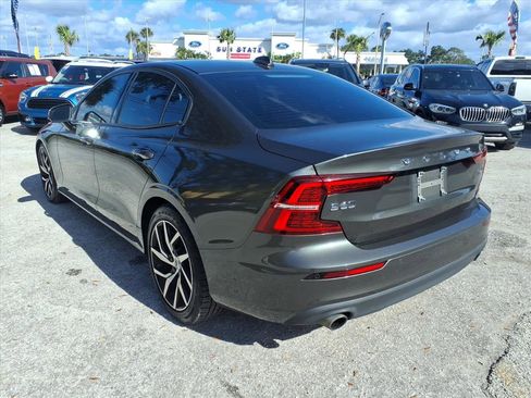 Used 2019 Volvo S60 T6 Momentum w/ Premium Package image 5