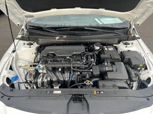 Certified 2025 Hyundai Elantra SE image 29