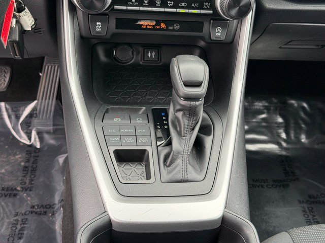 Used 2019 Toyota RAV4 LE w/ All Weather Liner Package AWD/4WD image 17