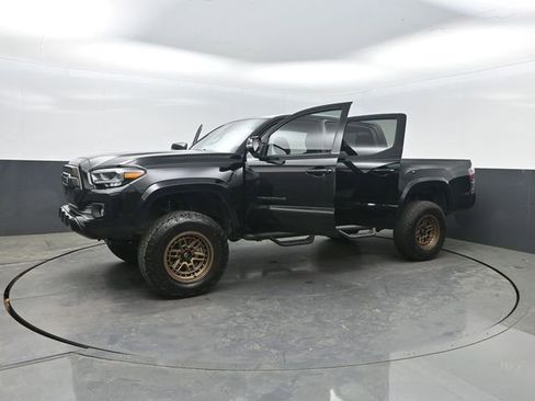 Used 2021 Toyota Tacoma Limited RWD image 38