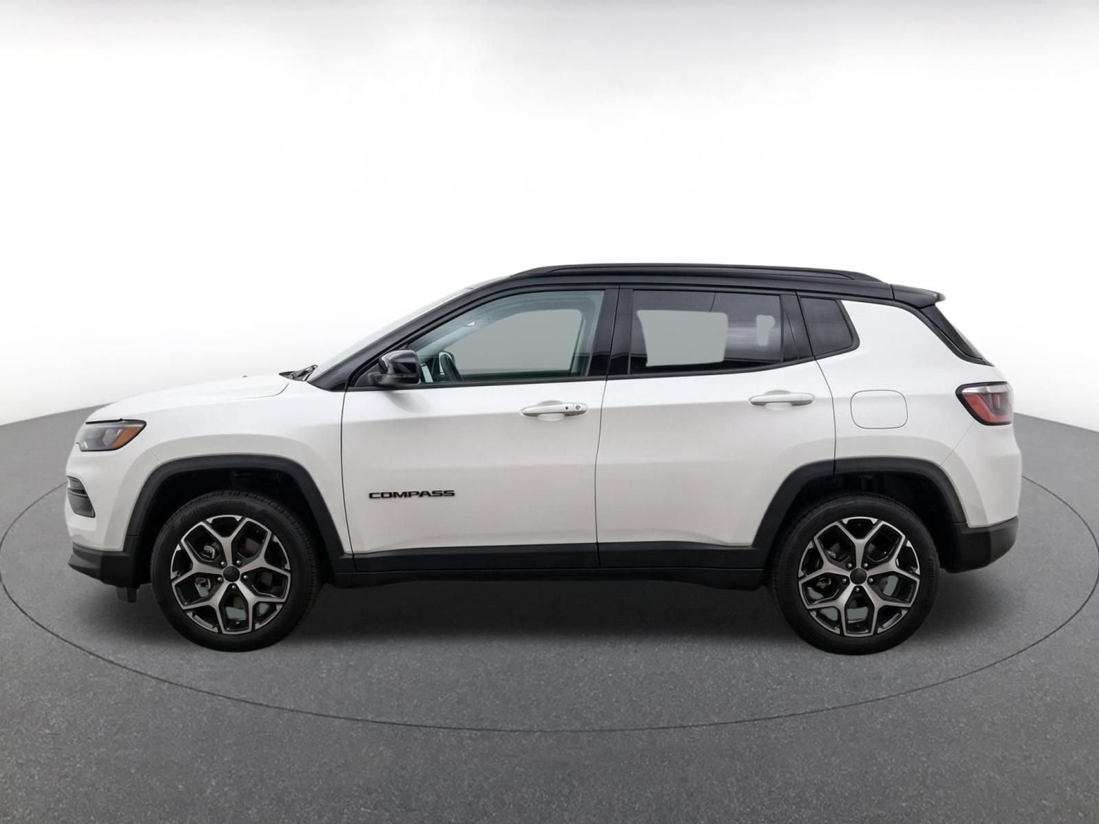 Used 2025 Jeep Compass Limited AWD/4WD image 4
