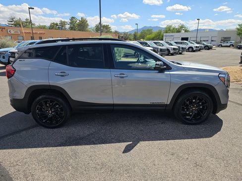 Used 2023 GMC Terrain SLT w/ Tech Package FWD image 6