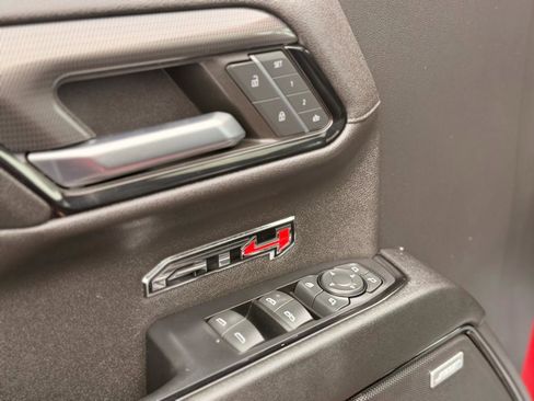 Used 2024 GMC Sierra 1500 AT4 w/ Technology Package image 10