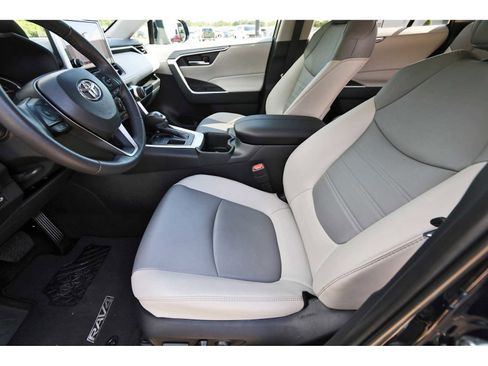 Used 2023 Toyota RAV4 XLE Premium FWD image 10