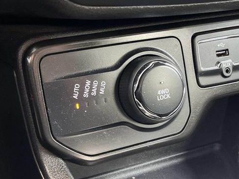Certified 2022 Jeep Renegade Latitude w/ Convenience Group AWD/4WD image 36