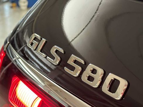 New 2026 Mercedes-Benz GLS 580 4MATIC image 9
