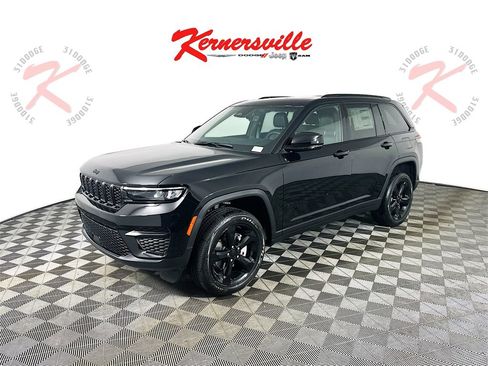 New 2025 Jeep Grand Cherokee Altitude image 3