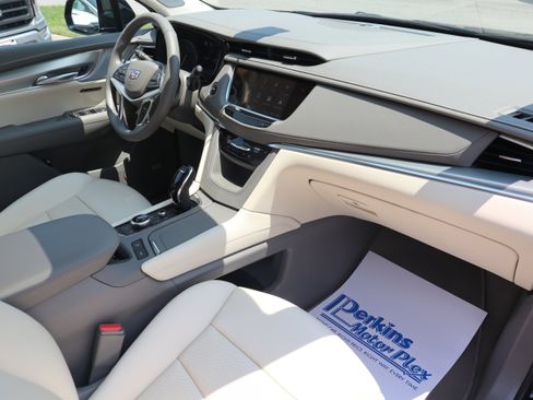 Used 2024 Cadillac XT5 Premium Luxury w/ Technology Package FWD image 29
