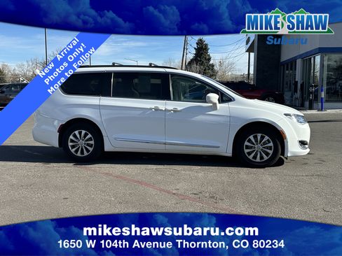 Used 2017 Chrysler Pacifica Touring-L image 19