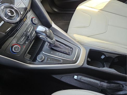 Used 2017 Ford Focus Titanium image 25