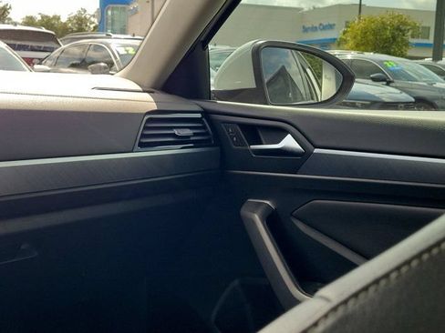 Certified 2024 Volkswagen Jetta SE FWD image 4