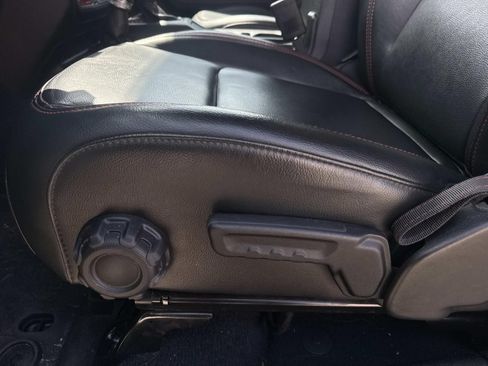 Used 2022 Jeep Wrangler Unlimited Rubicon AWD/4WD image 15