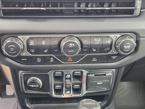 New 2026 Jeep Gladiator Sport AWD/4WD image 21