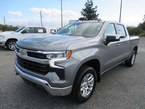 Used 2023 Chevrolet Silverado 1500 LT AWD/4WD image 3