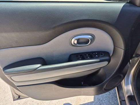 Used 2016 Kia Soul + FWD image 10