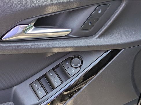 New 2026 Chevrolet Equinox LT w/ Convenience Package II FWD image 16