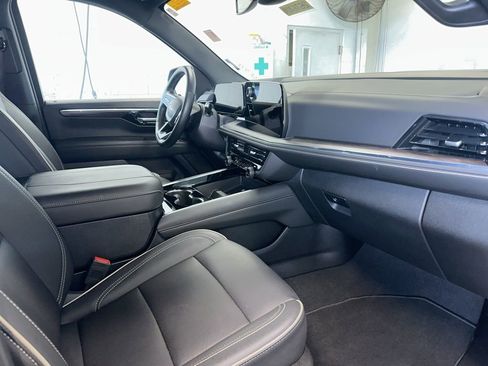 Certified 2025 Chevrolet Tahoe Premier AWD/4WD image 3