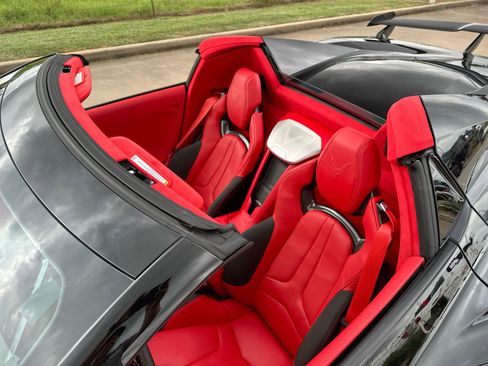 Used 2024 Chevrolet Corvette Stingray Premium Conv w/ Battery Protection Package image 21