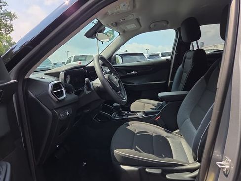 Used 2025 Chevrolet TrailBlazer LS w/ LS Convenience Package FWD image 19
