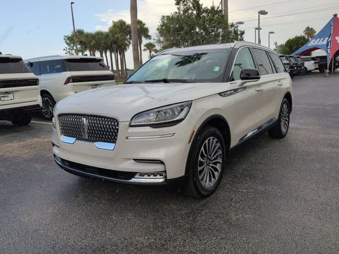 Certified 2020 Lincoln Aviator Reserve w/ Elements Package Plus AWD/4WD image 8