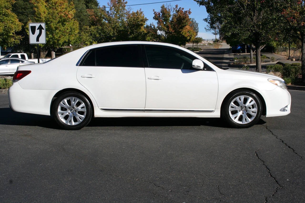 Used 2011 Toyota Avalon FWD image 3