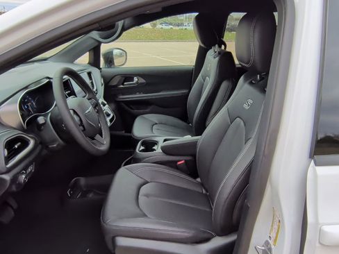 New 2026 Chrysler Pacifica Select w/ S Appearance Package image 12