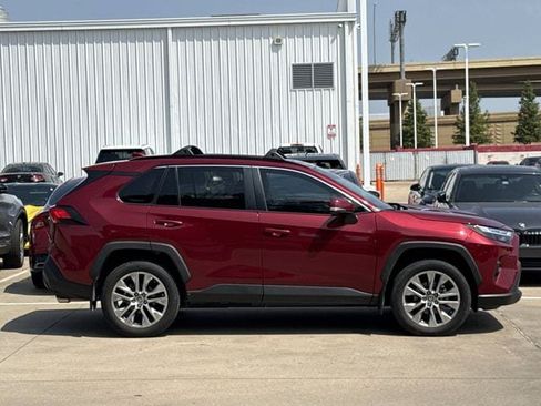 Used 2023 Toyota RAV4 XLE Premium FWD image 3
