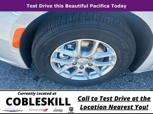New 2026 Chrysler Pacifica Select FWD image 9