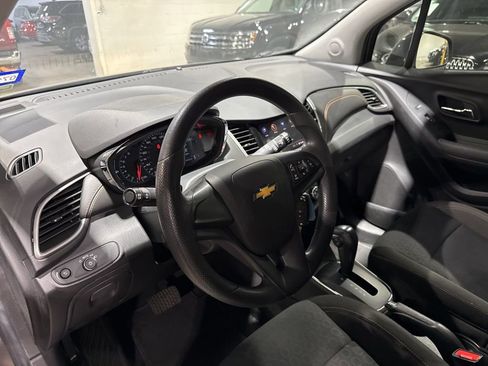 Used 2020 Chevrolet Trax LS image 9