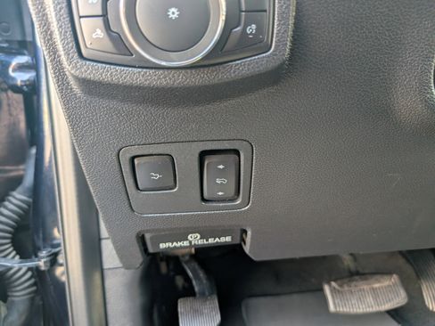 Used 2021 Ford F250 Lariat w/ Lariat Ultimate Package AWD/4WD image 17