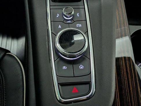 Used 2022 Cadillac Escalade Premium Luxury image 16