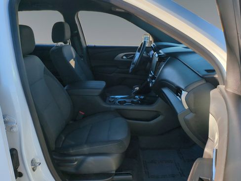 Used 2023 Chevrolet Traverse LT image 15