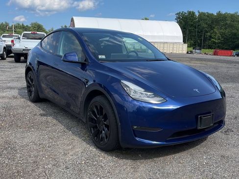 Used 2022 Tesla Model Y Long Range AWD/4WD image 1
