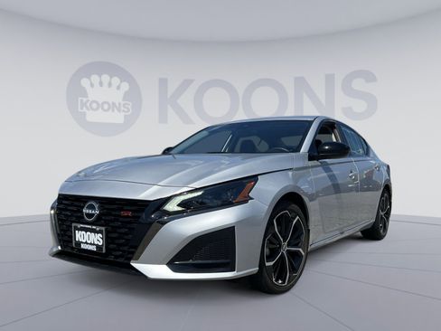 Used 2024 Nissan Altima 2.5 SR FWD image 1