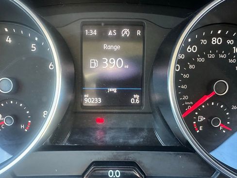 Used 2021 Volkswagen Tiguan SE w/ Panoramic Sunroof Package image 27