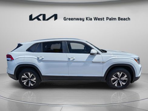 Used 2025 Volkswagen Atlas Cross Sport SE FWD image 8