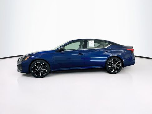 Used 2023 Nissan Altima 2.5 SR w/ SR Premium Package FWD image 4