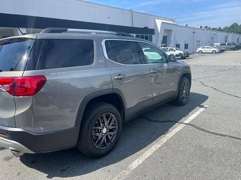 Used 2019 GMC Acadia SLT FWD image 3